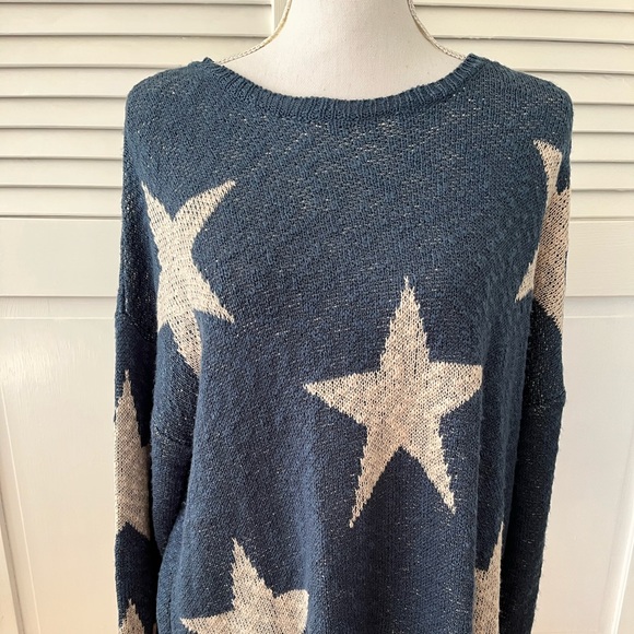 Easel Los Angeles oversized women’s size small knit sweater, blue with stars - Picture 2 of 5